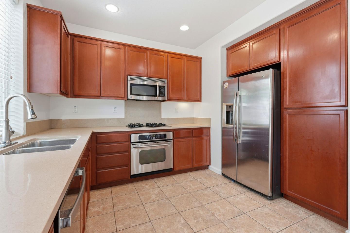 Detail Gallery Image 6 of 41 For 1121 Andreas Ln, Tracy,  CA 95376 - 4 Beds | 2/1 Baths