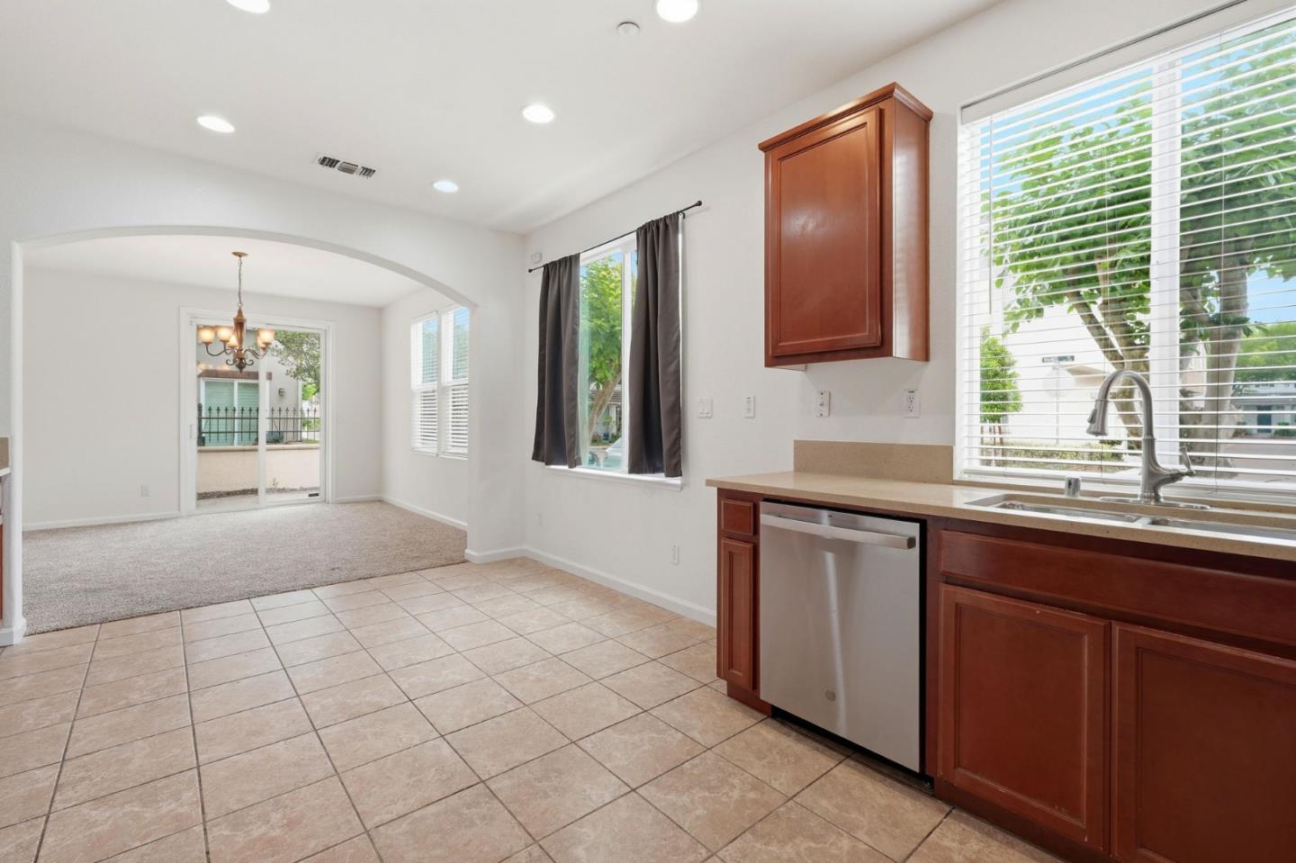 Detail Gallery Image 7 of 41 For 1121 Andreas Ln, Tracy,  CA 95376 - 4 Beds | 2/1 Baths