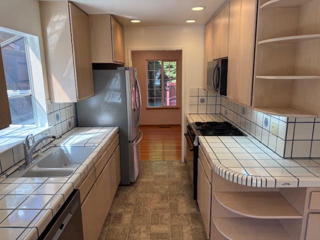 Detail Gallery Image 14 of 40 For 1102 Everglades, Pacifica,  CA 94044 - 4 Beds | 3 Baths