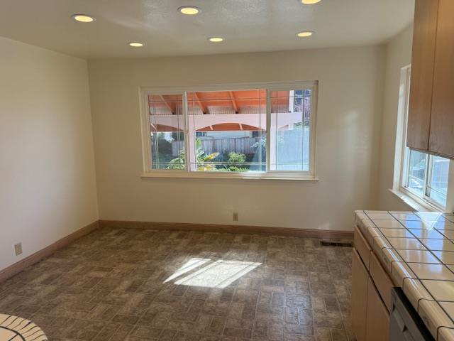 Detail Gallery Image 15 of 40 For 1102 Everglades, Pacifica,  CA 94044 - 4 Beds | 3 Baths