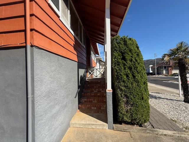 Detail Gallery Image 4 of 40 For 1102 Everglades, Pacifica,  CA 94044 - 4 Beds | 3 Baths