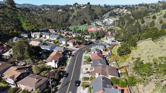 Detail Gallery Image 8 of 40 For 1102 Everglades, Pacifica,  CA 94044 - 4 Beds | 3 Baths