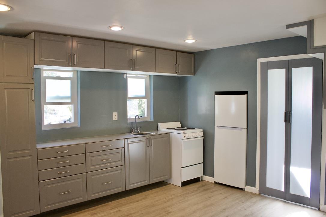 Detail Gallery Image 5 of 10 For 84 El Vanada Rd #B,  Redwood City,  CA 94062 - 1 Beds | 1 Baths