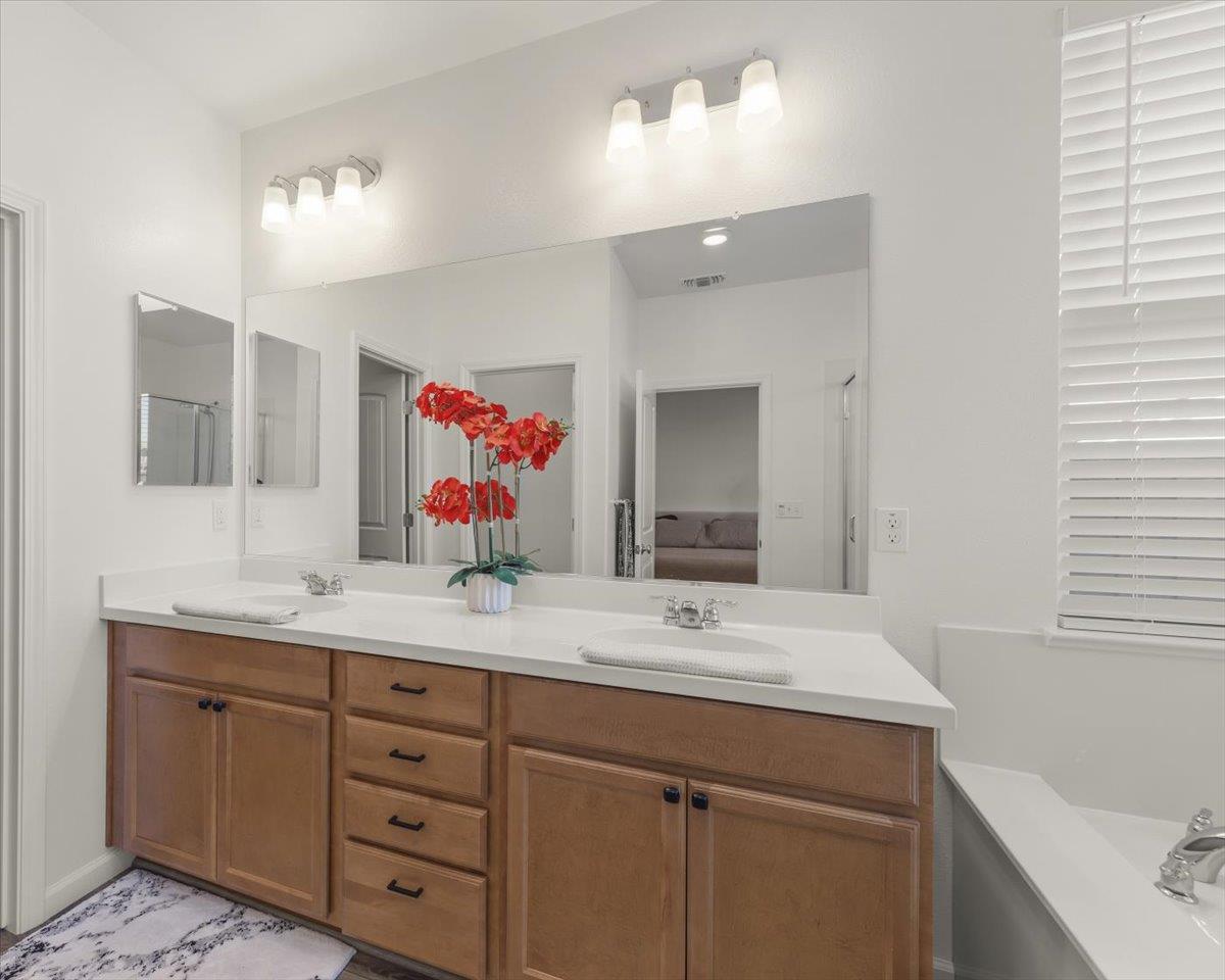 Detail Gallery Image 16 of 34 For 925 Klamath Way, Hollister,  CA 95023 - 3 Beds | 2 Baths