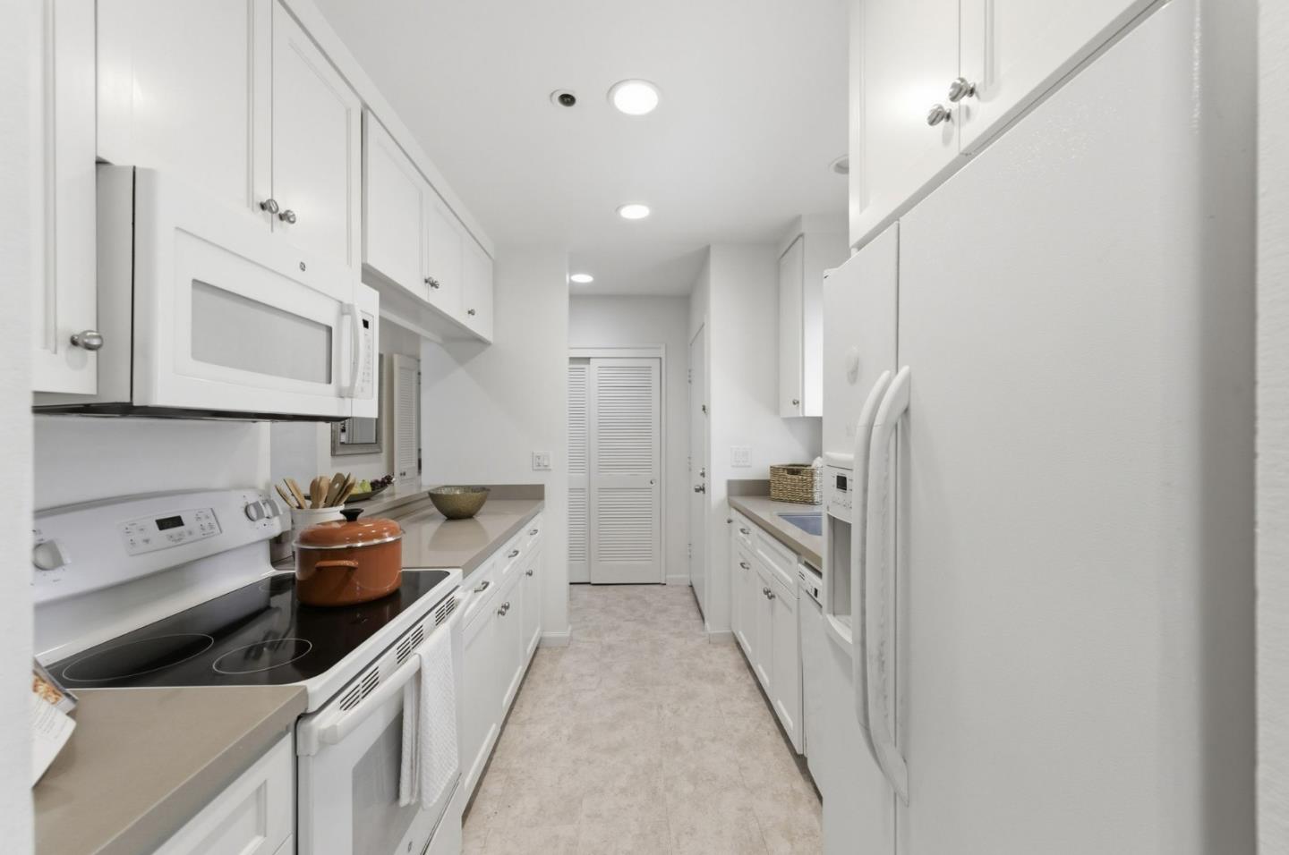 Detail Gallery Image 16 of 35 For 4250 El Camino Real #A305,  Palo Alto,  CA 94306 - 2 Beds | 2 Baths