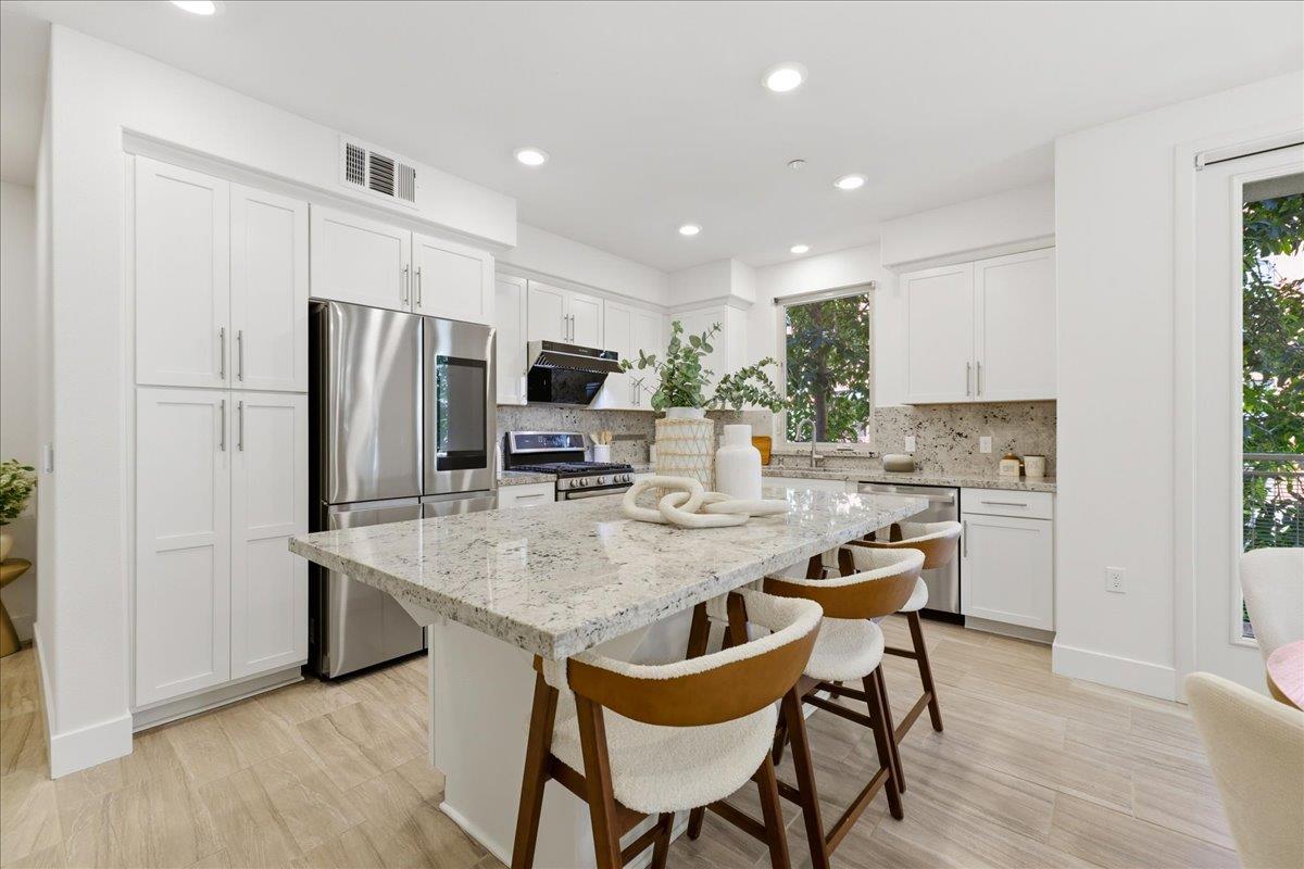 Detail Gallery Image 10 of 52 For 370 Riesling Ave #20,  Milpitas,  CA 95035 - 3 Beds | 2/1 Baths
