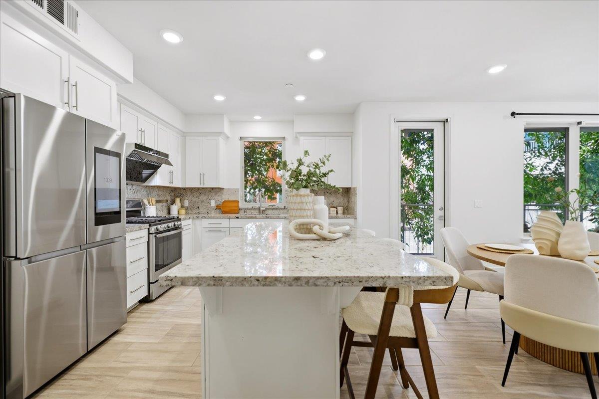 Detail Gallery Image 12 of 52 For 370 Riesling Ave #20,  Milpitas,  CA 95035 - 3 Beds | 2/1 Baths