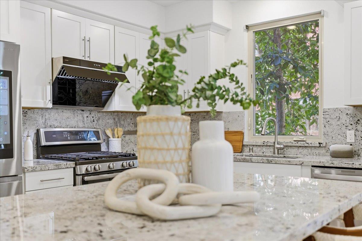 Detail Gallery Image 13 of 52 For 370 Riesling Ave #20,  Milpitas,  CA 95035 - 3 Beds | 2/1 Baths