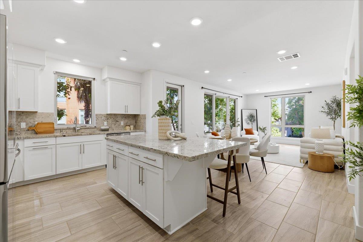 Detail Gallery Image 8 of 52 For 370 Riesling Ave #20,  Milpitas,  CA 95035 - 3 Beds | 2/1 Baths