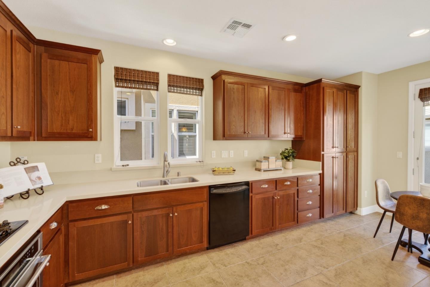 Detail Gallery Image 10 of 41 For 3574 Stout Pl, Santa Clara,  CA 95051 - 4 Beds | 4 Baths