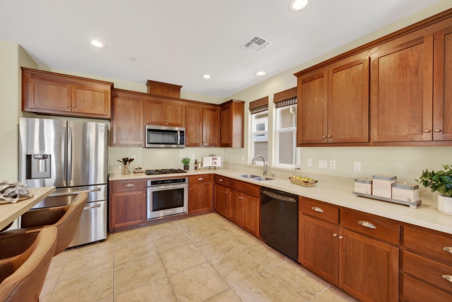 Detail Gallery Image 9 of 41 For 3574 Stout Pl, Santa Clara,  CA 95051 - 4 Beds | 4 Baths