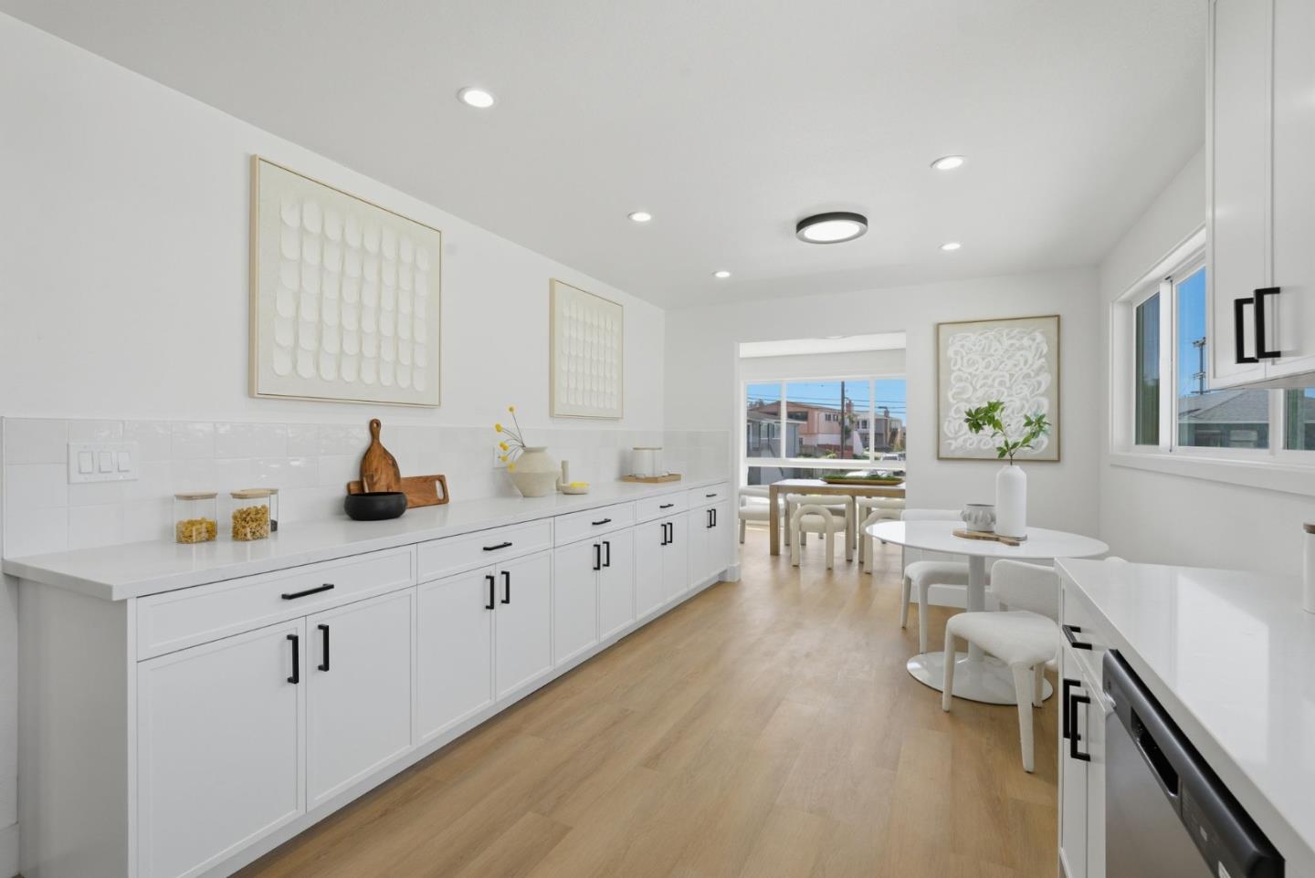 Detail Gallery Image 16 of 77 For 249 Gateway Dr, Pacifica,  CA 94044 - 5 Beds | 3 Baths