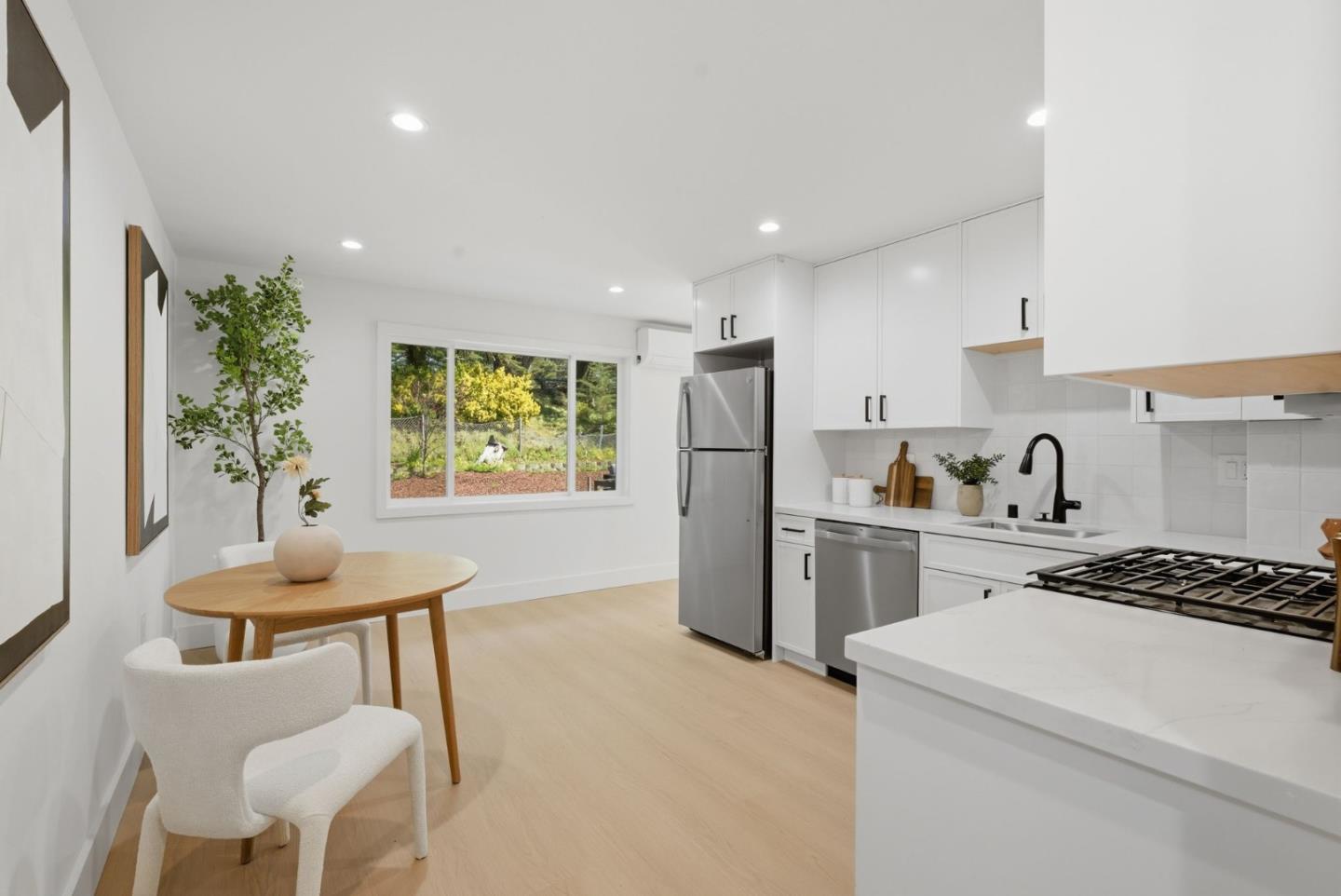 Detail Gallery Image 18 of 77 For 249 Gateway Dr, Pacifica,  CA 94044 - 5 Beds | 3 Baths