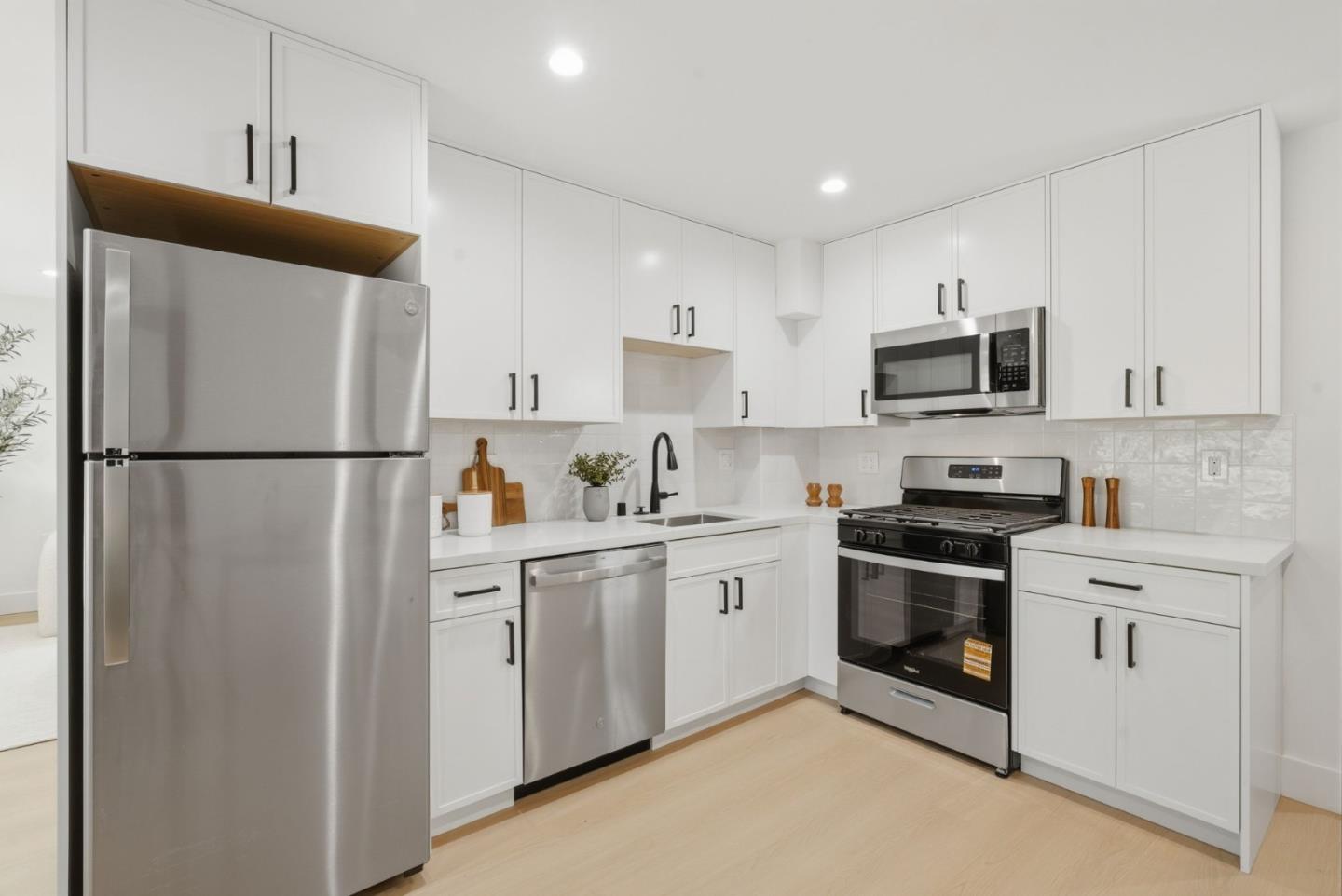 Detail Gallery Image 21 of 77 For 249 Gateway Dr, Pacifica,  CA 94044 - 5 Beds | 3 Baths