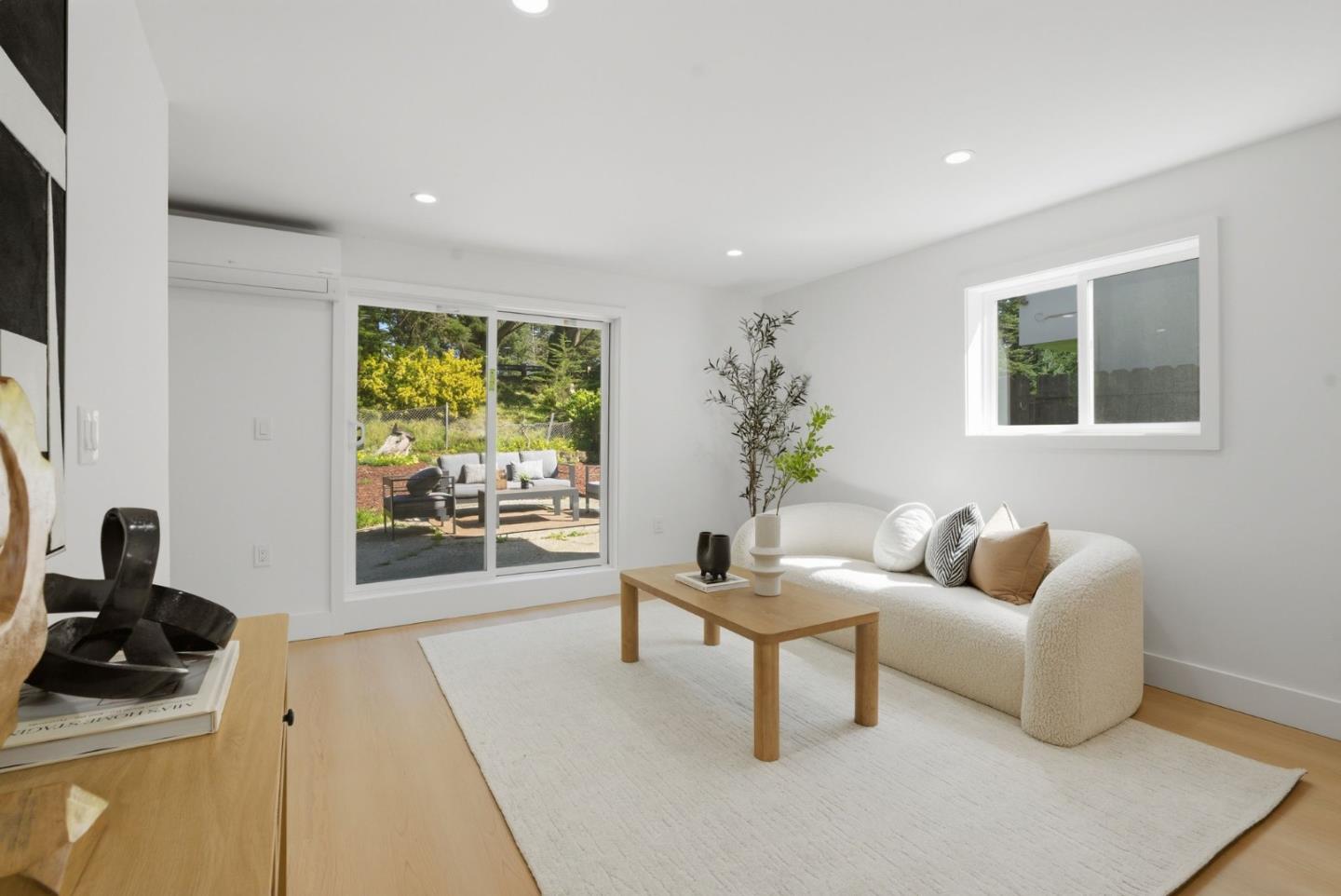 Detail Gallery Image 9 of 77 For 249 Gateway Dr, Pacifica,  CA 94044 - 5 Beds | 3 Baths