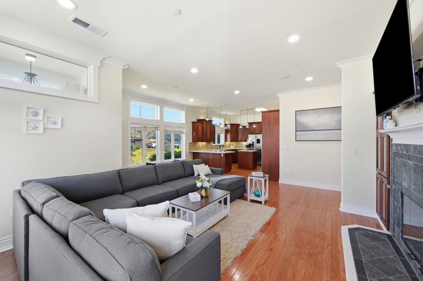 Detail Gallery Image 13 of 88 For 1207 Danmann Ave, Pacifica,  CA 94044 - 4 Beds | 4 Baths