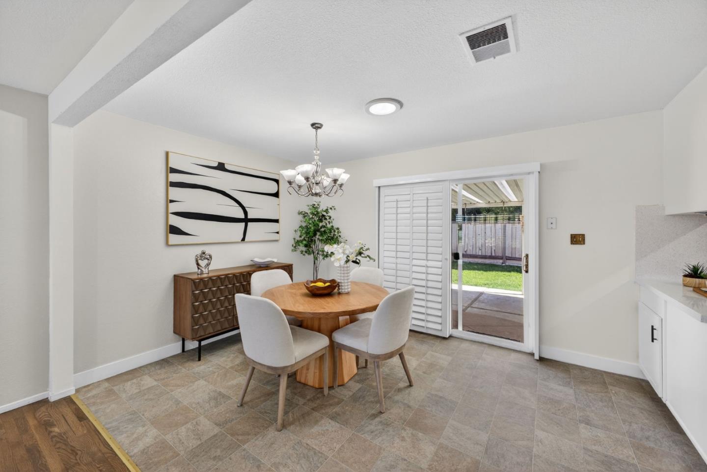Detail Gallery Image 11 of 33 For 1880 Dove Way, Hayward,  CA 94545 - 3 Beds | 1 Baths