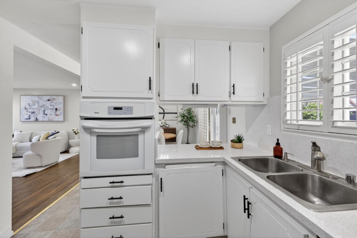 Detail Gallery Image 13 of 33 For 1880 Dove Way, Hayward,  CA 94545 - 3 Beds | 1 Baths