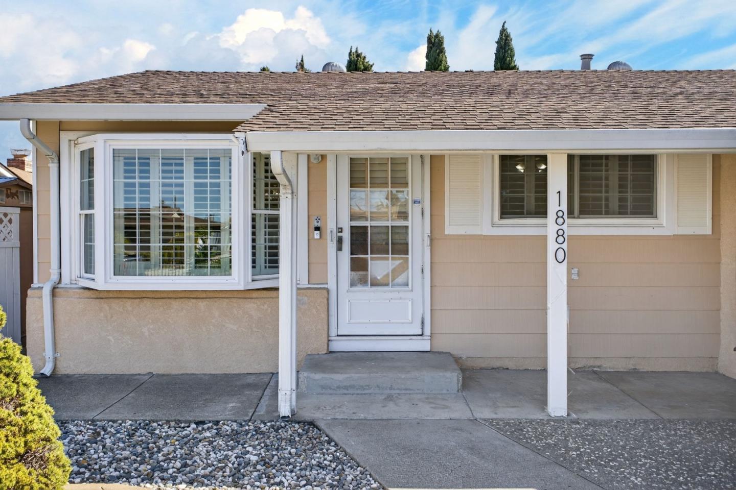 Detail Gallery Image 5 of 33 For 1880 Dove Way, Hayward,  CA 94545 - 3 Beds | 1 Baths