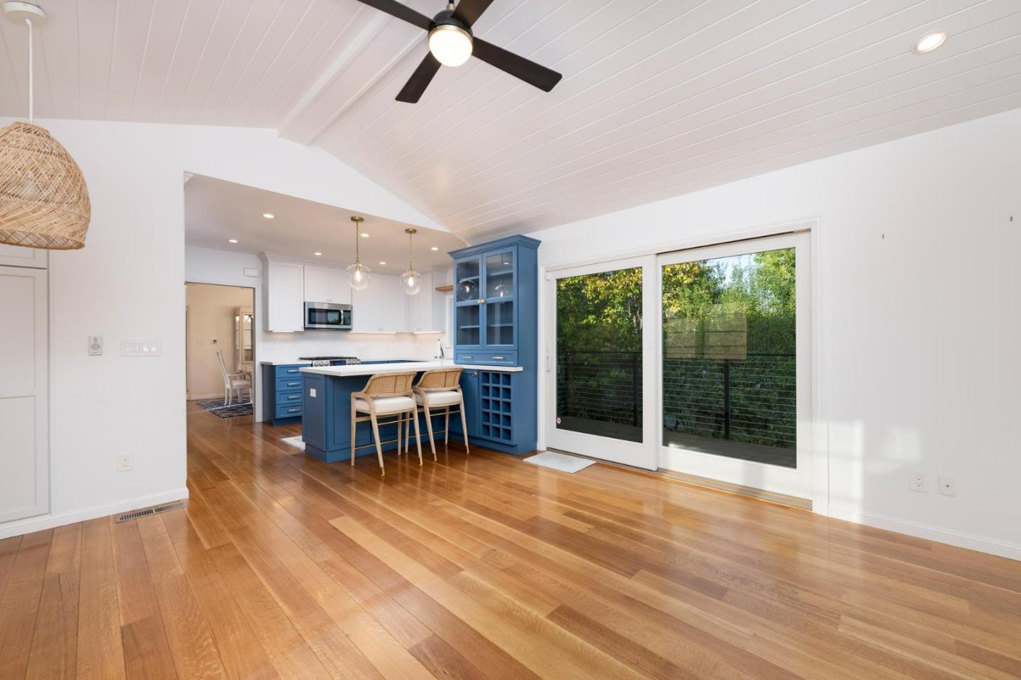 Detail Gallery Image 4 of 5 For 815 Harvard Rd, San Mateo,  CA 94402 - 3 Beds | 3 Baths