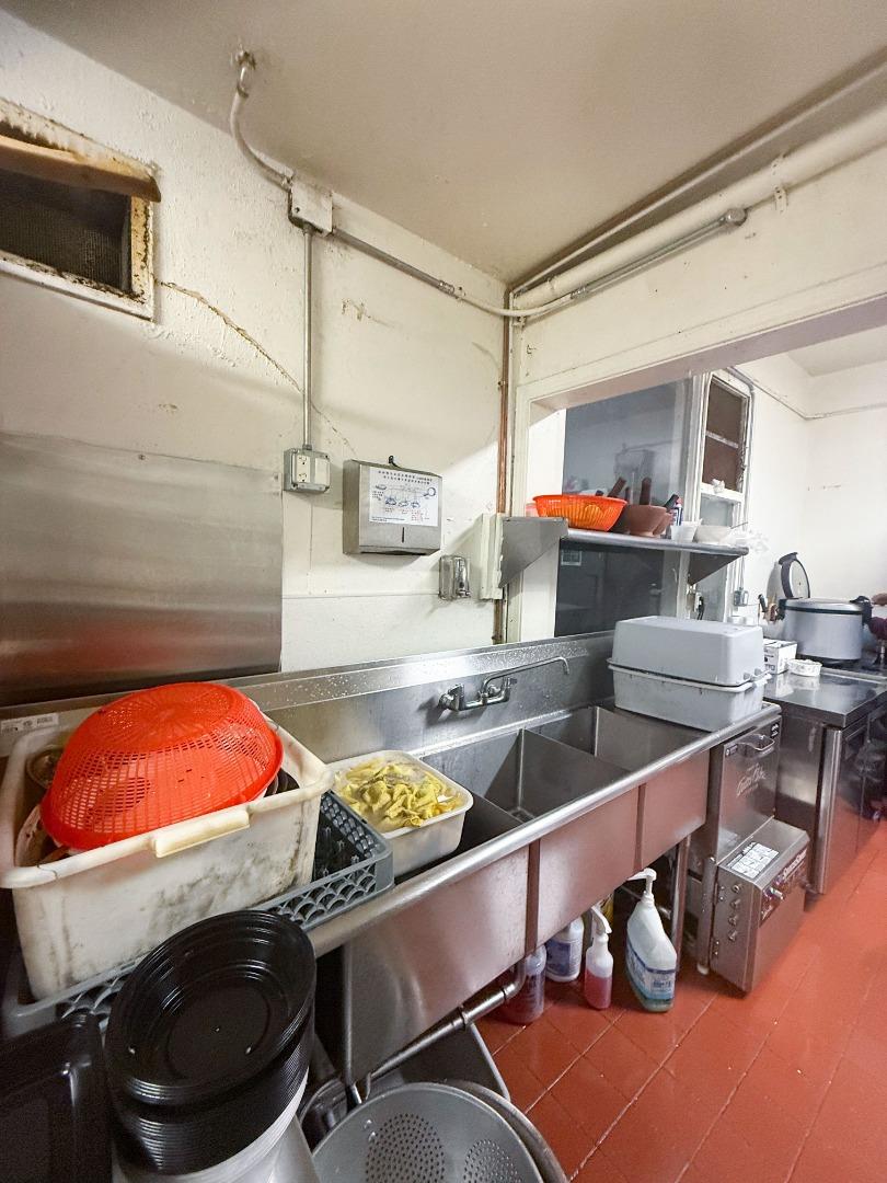 Detail Gallery Image 5 of 9 For 1820 Clement St, San Francisco,  CA 94121 - – Beds | – Baths