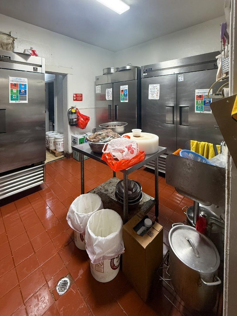 Detail Gallery Image 6 of 9 For 1820 Clement St, San Francisco,  CA 94121 - – Beds | – Baths