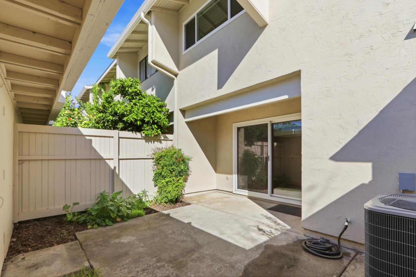 Detail Gallery Image 17 of 27 For 1249 Crescent Ter, Sunnyvale,  CA 94087 - 2 Beds | 2/1 Baths