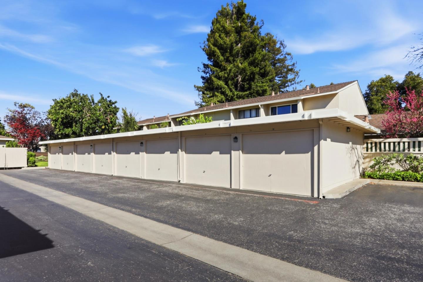 Detail Gallery Image 19 of 27 For 1249 Crescent Ter, Sunnyvale,  CA 94087 - 2 Beds | 2/1 Baths