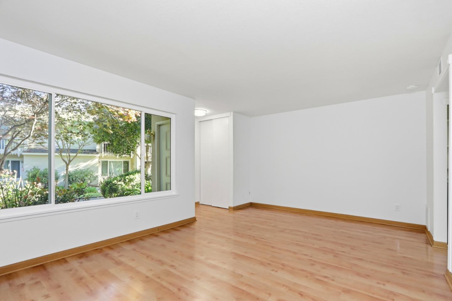 Detail Gallery Image 2 of 27 For 1249 Crescent Ter, Sunnyvale,  CA 94087 - 2 Beds | 2/1 Baths