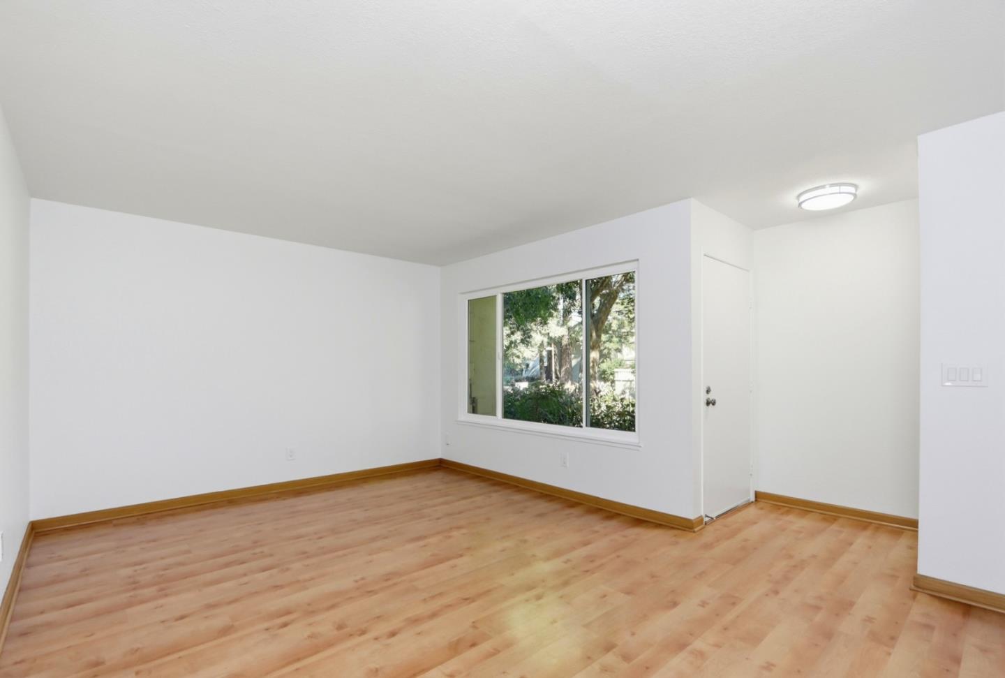 Detail Gallery Image 3 of 27 For 1249 Crescent Ter, Sunnyvale,  CA 94087 - 2 Beds | 2/1 Baths