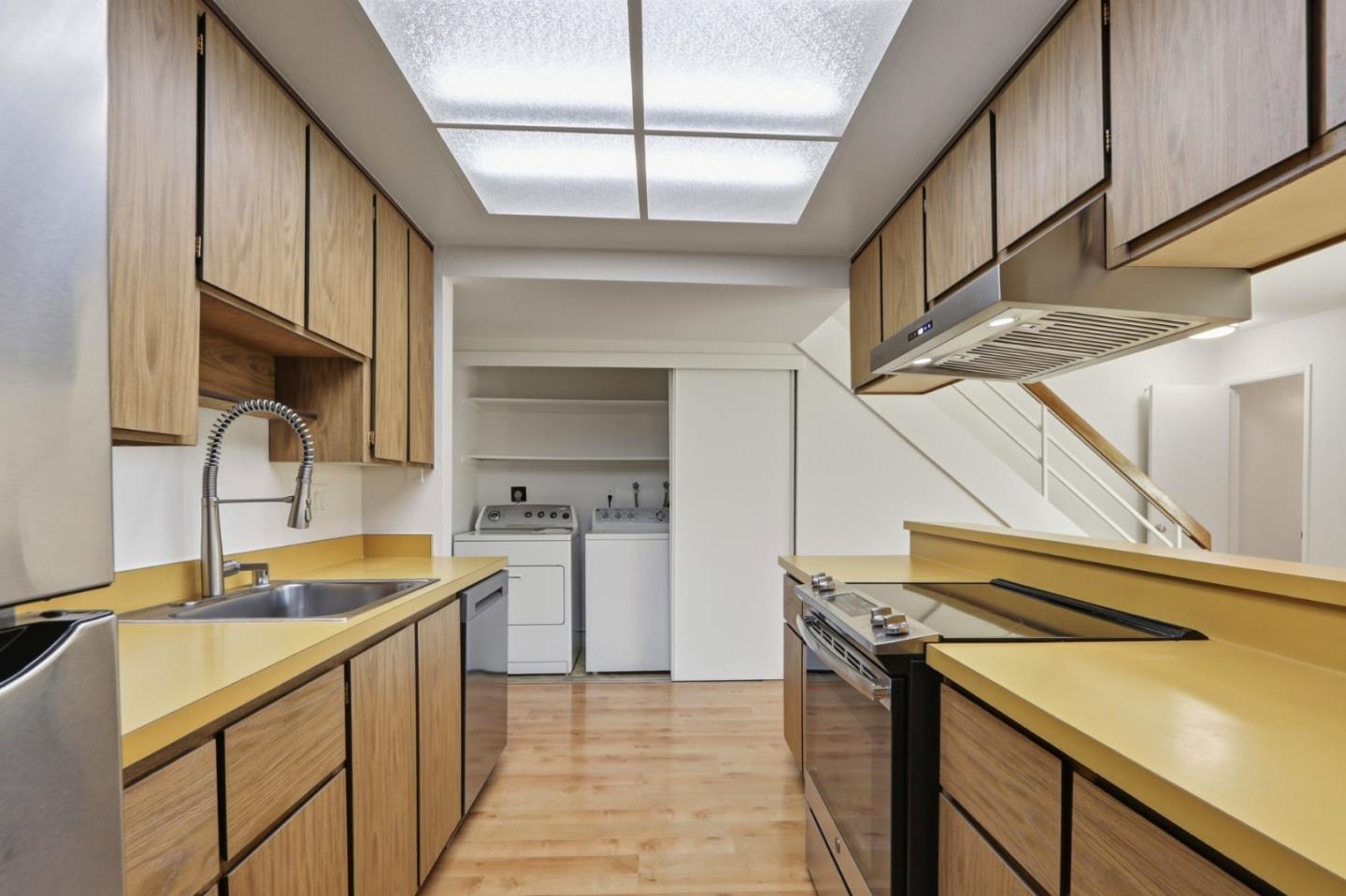 Detail Gallery Image 6 of 27 For 1249 Crescent Ter, Sunnyvale,  CA 94087 - 2 Beds | 2/1 Baths