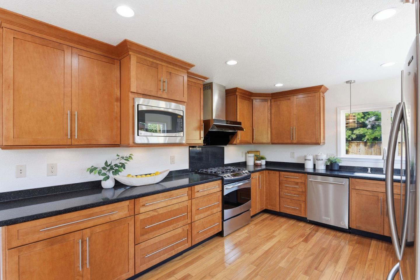 Detail Gallery Image 11 of 35 For 4487 Britwell Ct, San Jose,  CA 95136 - 5 Beds | 2/1 Baths