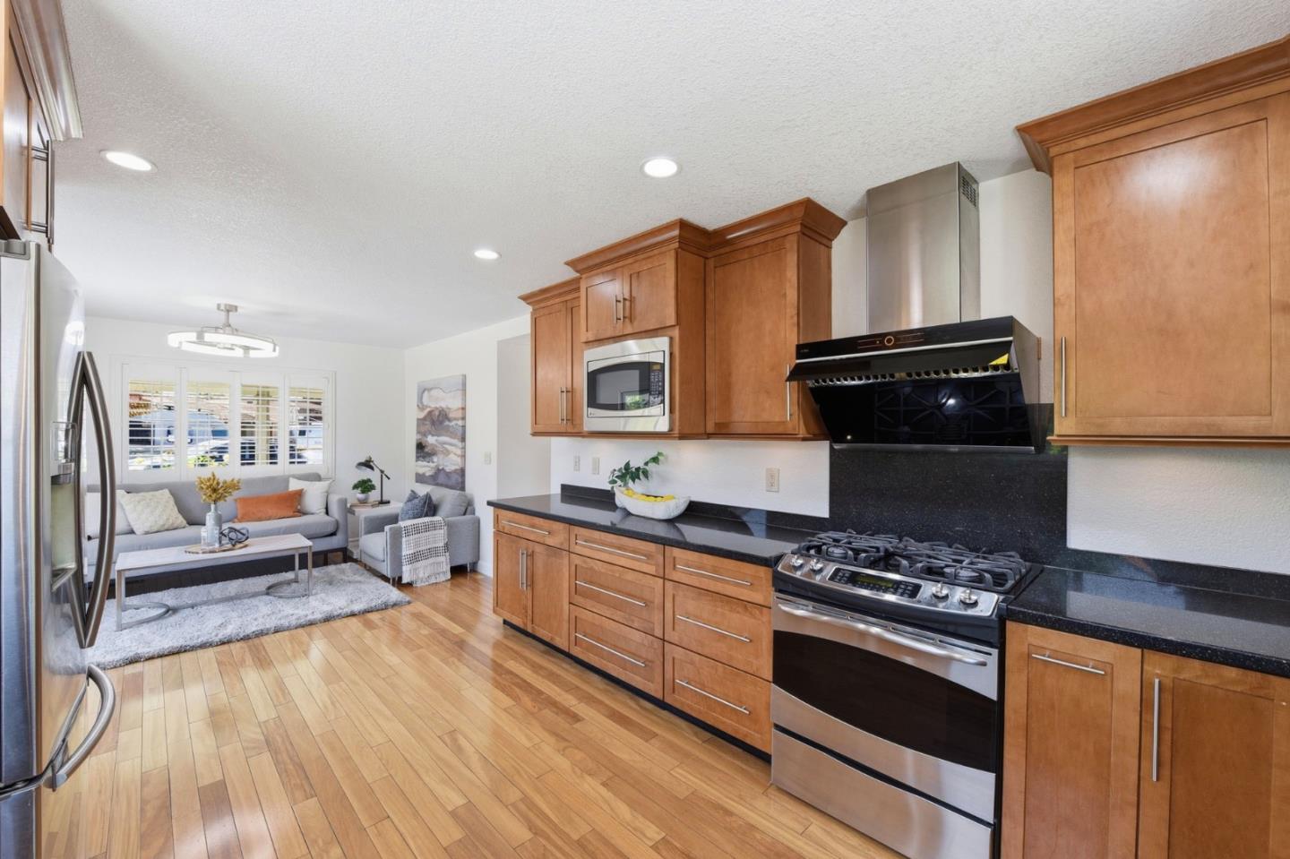 Detail Gallery Image 12 of 35 For 4487 Britwell Ct, San Jose,  CA 95136 - 5 Beds | 2/1 Baths