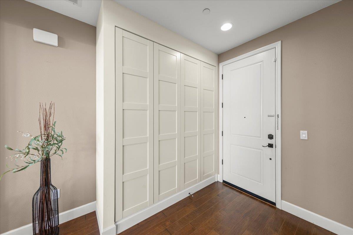 Detail Gallery Image 10 of 30 For 560 Holthouse Ter, Sunnyvale,  CA 94087 - 3 Beds | 2/1 Baths