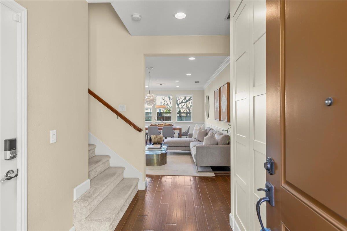 Detail Gallery Image 11 of 30 For 560 Holthouse Ter, Sunnyvale,  CA 94087 - 3 Beds | 2/1 Baths