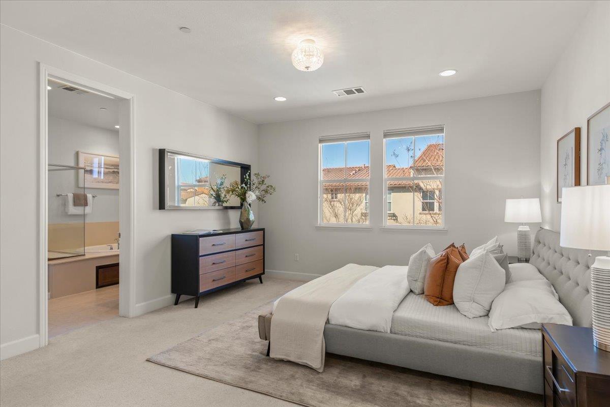 Detail Gallery Image 13 of 30 For 560 Holthouse Ter, Sunnyvale,  CA 94087 - 3 Beds | 2/1 Baths