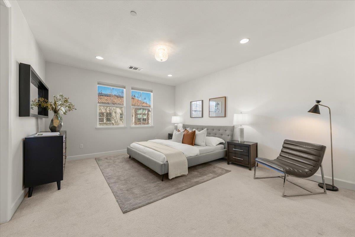 Detail Gallery Image 14 of 30 For 560 Holthouse Ter, Sunnyvale,  CA 94087 - 3 Beds | 2/1 Baths