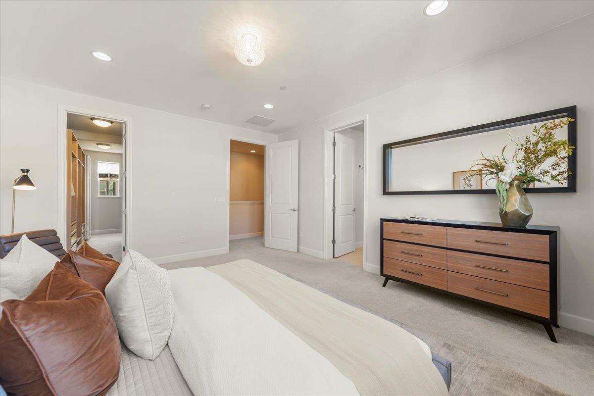 Detail Gallery Image 15 of 30 For 560 Holthouse Ter, Sunnyvale,  CA 94087 - 3 Beds | 2/1 Baths