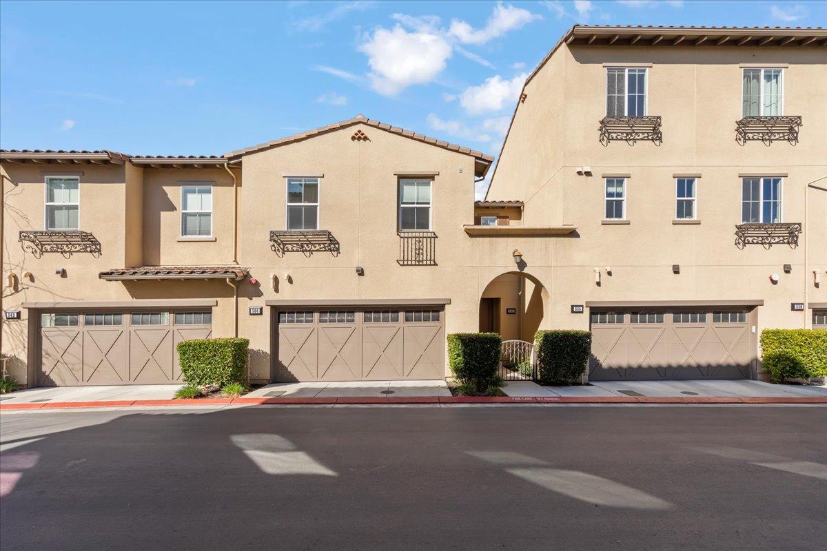 Detail Gallery Image 3 of 30 For 560 Holthouse Ter, Sunnyvale,  CA 94087 - 3 Beds | 2/1 Baths