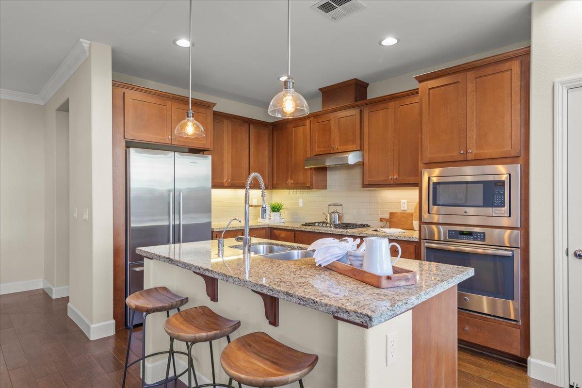 Detail Gallery Image 4 of 30 For 560 Holthouse Ter, Sunnyvale,  CA 94087 - 3 Beds | 2/1 Baths