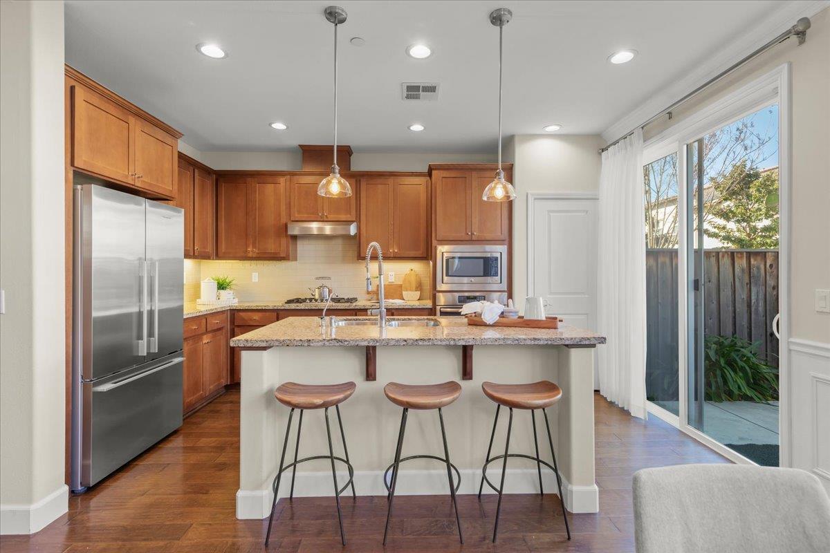 Detail Gallery Image 6 of 30 For 560 Holthouse Ter, Sunnyvale,  CA 94087 - 3 Beds | 2/1 Baths