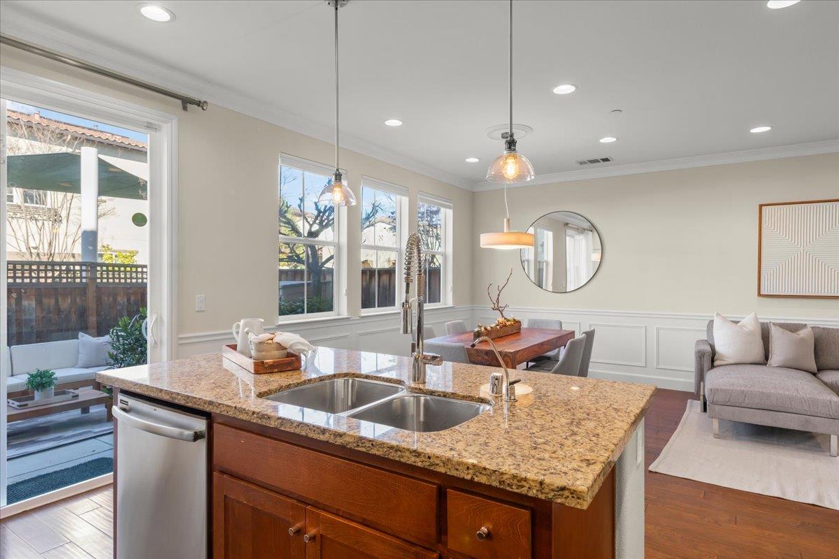 Detail Gallery Image 7 of 30 For 560 Holthouse Ter, Sunnyvale,  CA 94087 - 3 Beds | 2/1 Baths