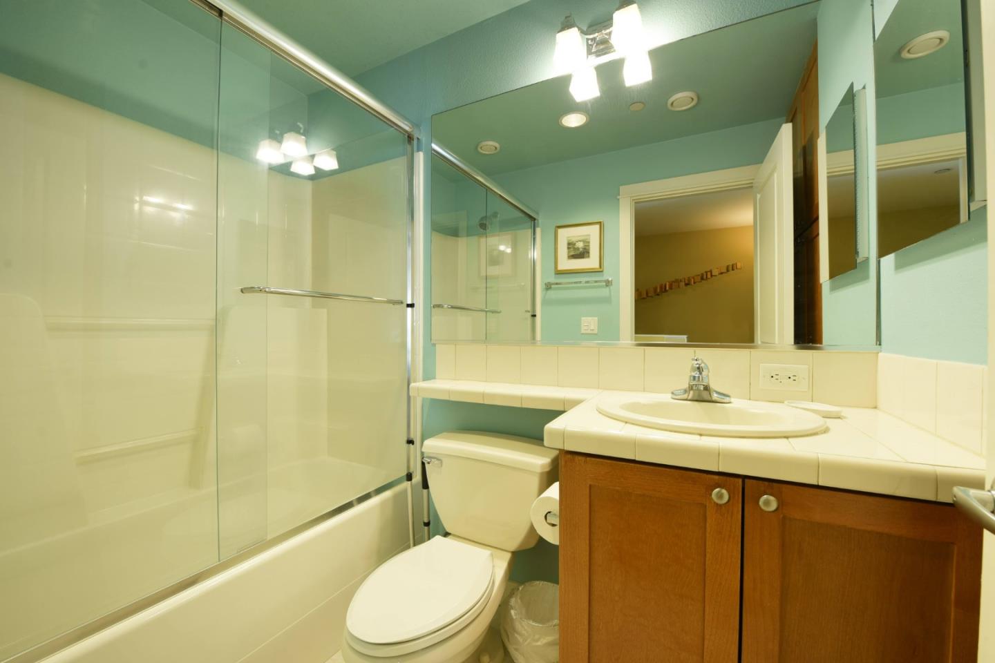 Detail Gallery Image 11 of 14 For 267 Cahill Park Dr, San Jose,  CA 95126 - 4 Beds | 2/1 Baths