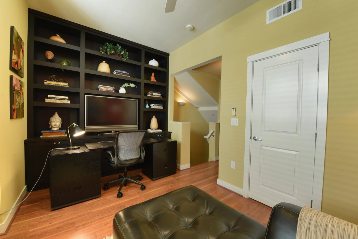 Detail Gallery Image 6 of 14 For 267 Cahill Park Dr, San Jose,  CA 95126 - 4 Beds | 2/1 Baths