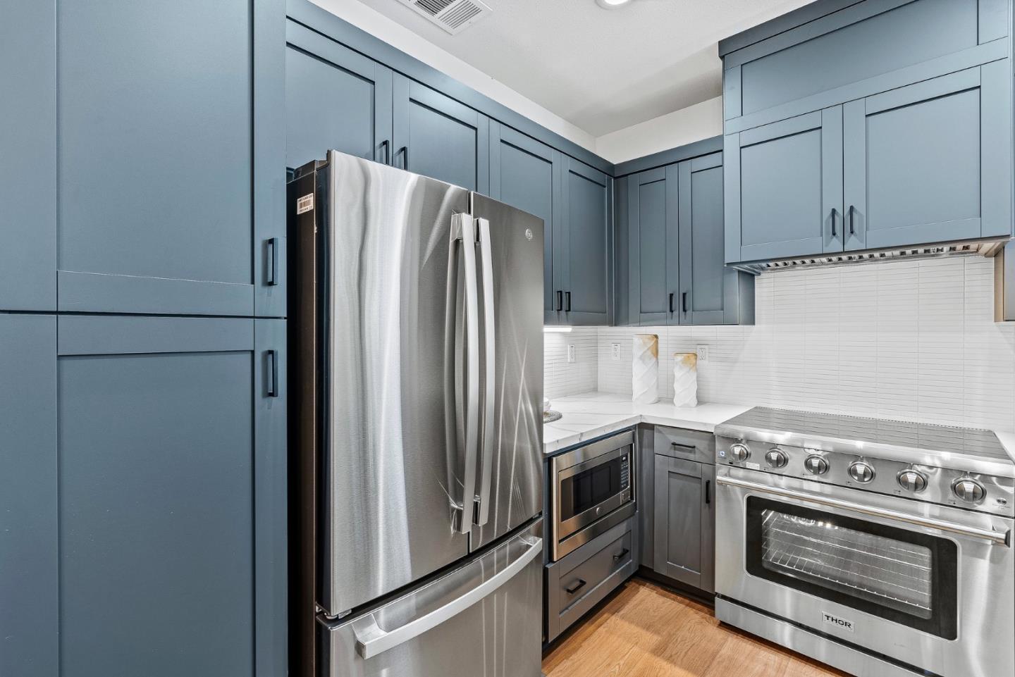 Detail Gallery Image 11 of 19 For 943 Woodside Rd, Redwood City,  CA 94061 - 4 Beds | 4 Baths