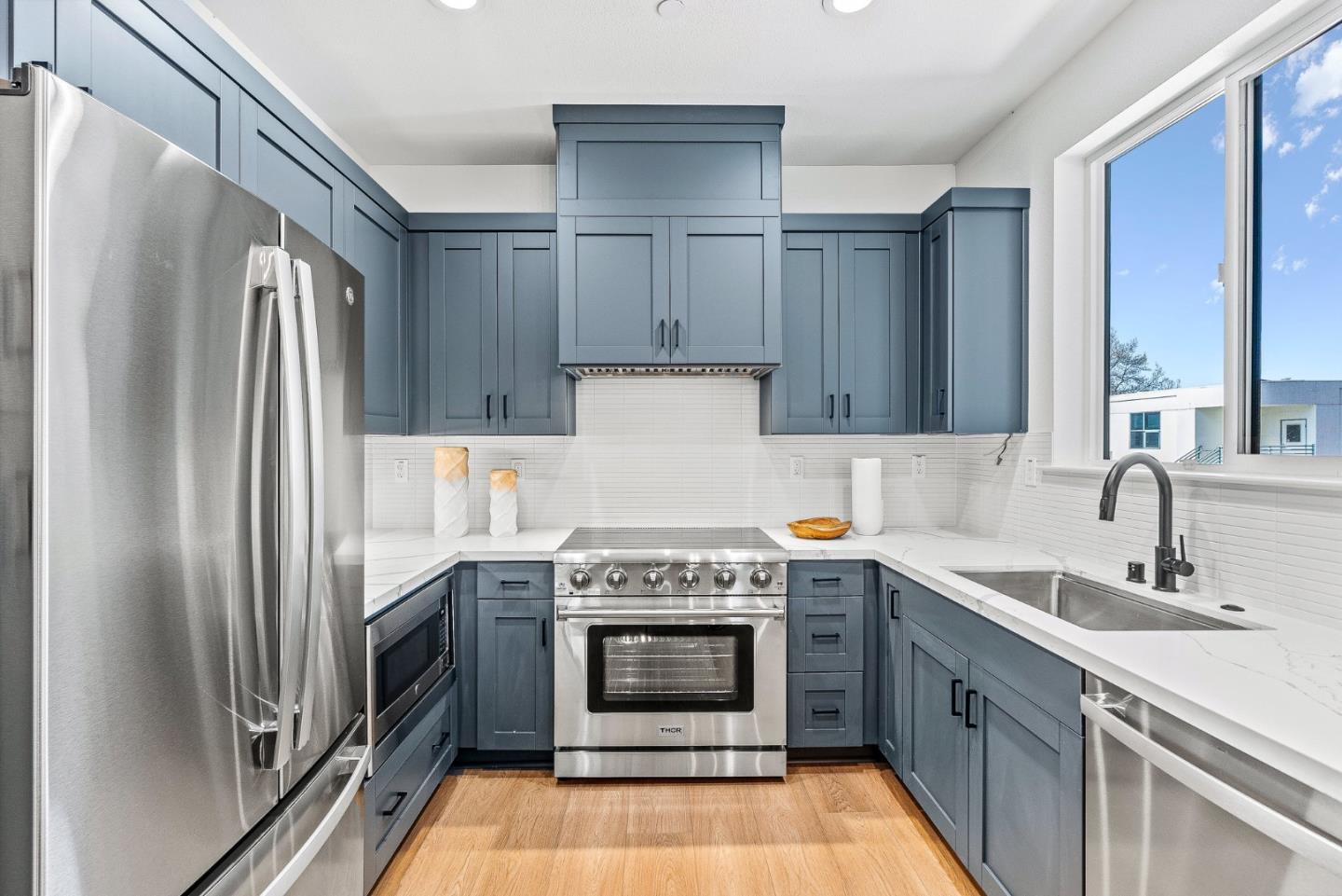 Detail Gallery Image 13 of 19 For 943 Woodside Rd, Redwood City,  CA 94061 - 4 Beds | 4 Baths