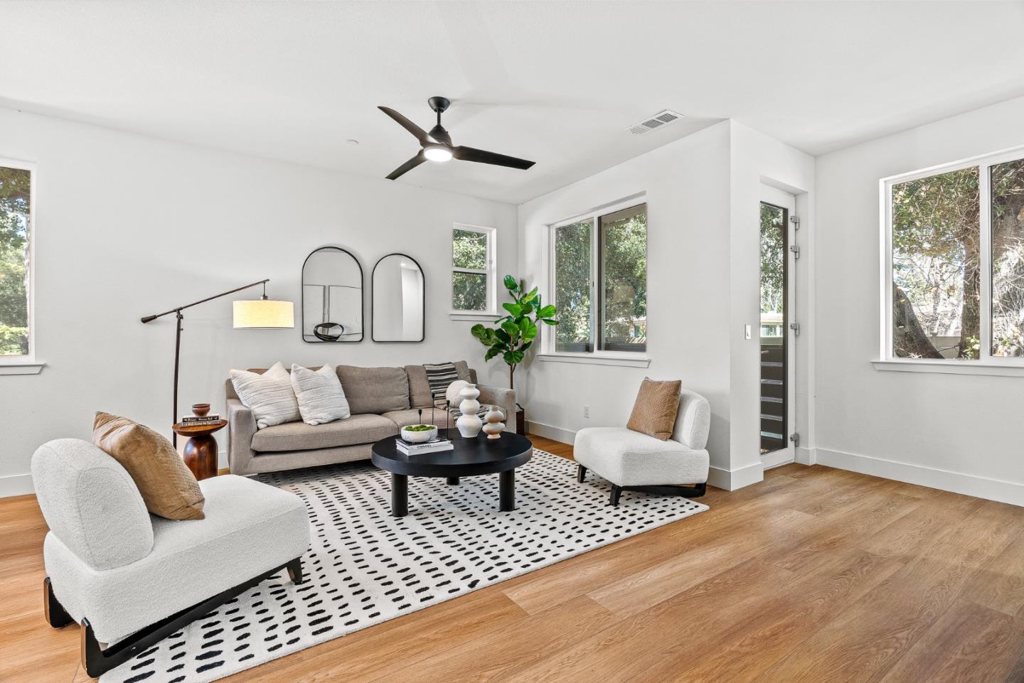 Detail Gallery Image 6 of 19 For 943 Woodside Rd, Redwood City,  CA 94061 - 4 Beds | 4 Baths