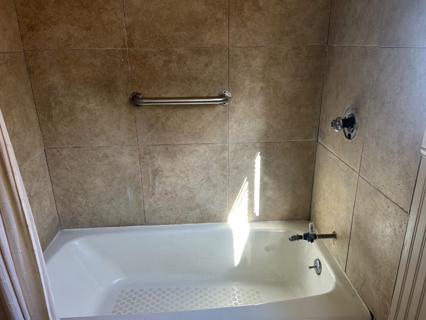 Detail Gallery Image 4 of 10 For 617 N 14th St, San Jose,  CA 95112 - 3 Beds | 1 Baths