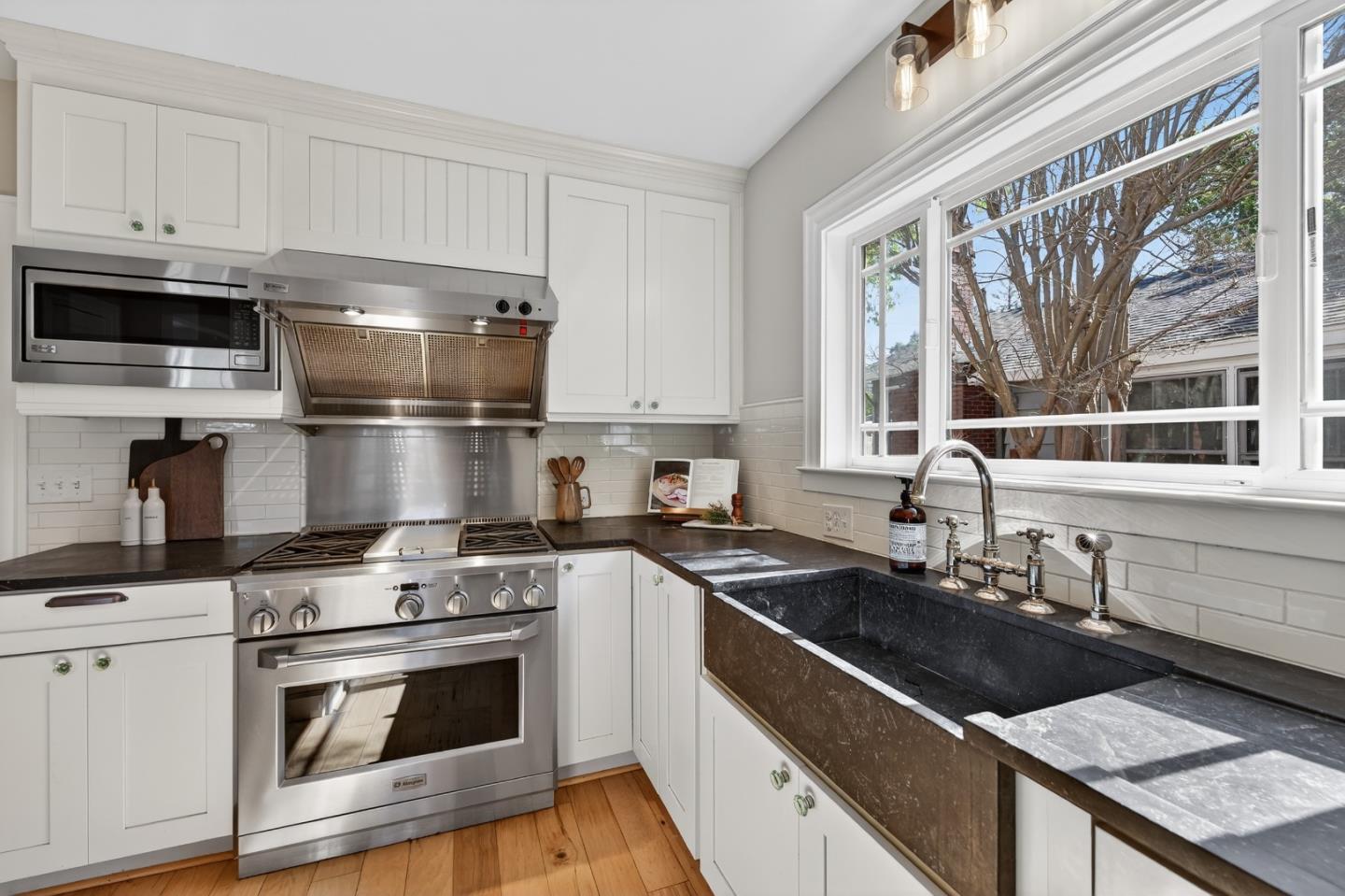 Detail Gallery Image 14 of 65 For 136 Loma Alta Ave, Los Gatos,  CA 95030 - 3 Beds | 3 Baths