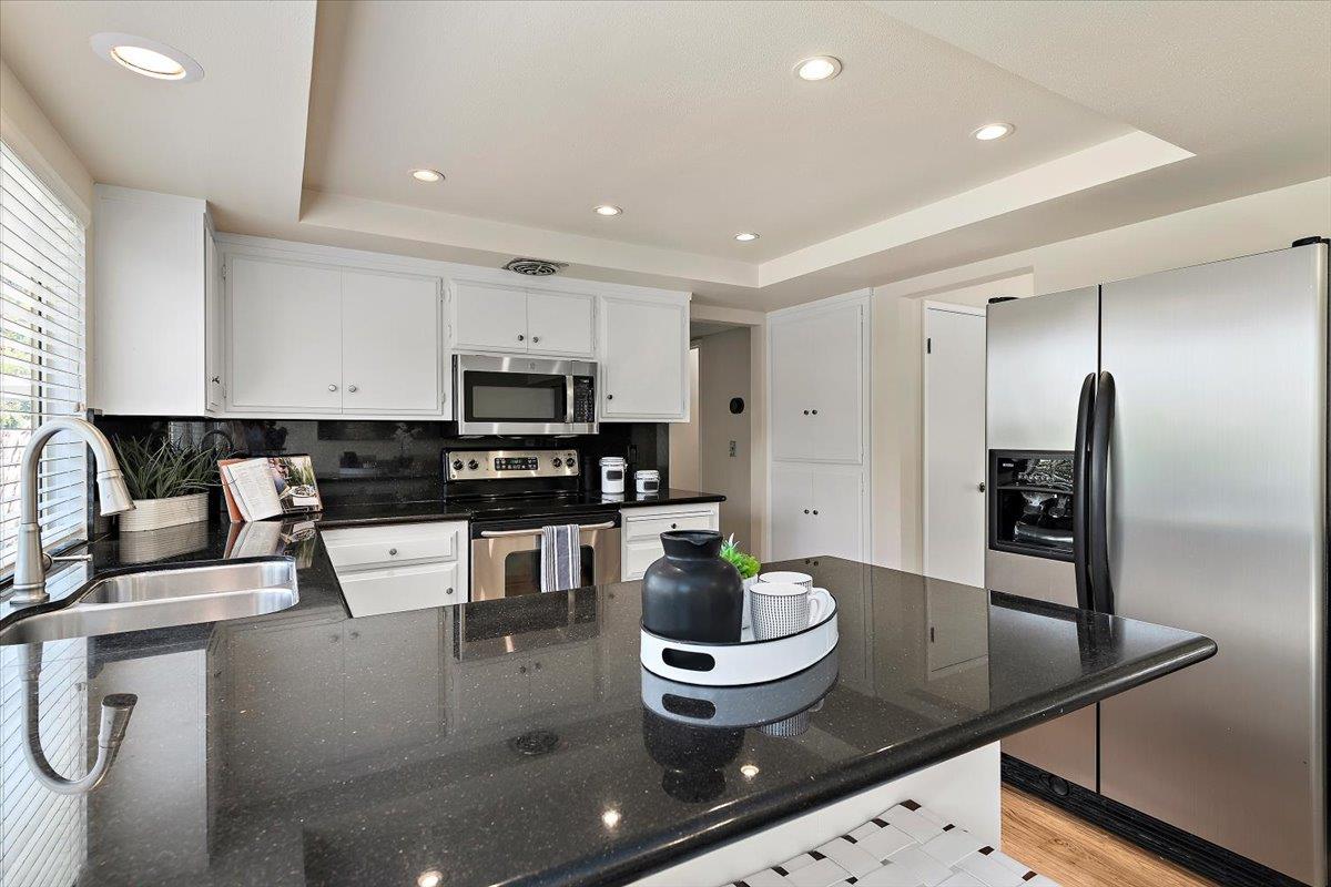 Detail Gallery Image 7 of 23 For 6325 Malory Dr, San Jose,  CA 95123 - 3 Beds | 2 Baths